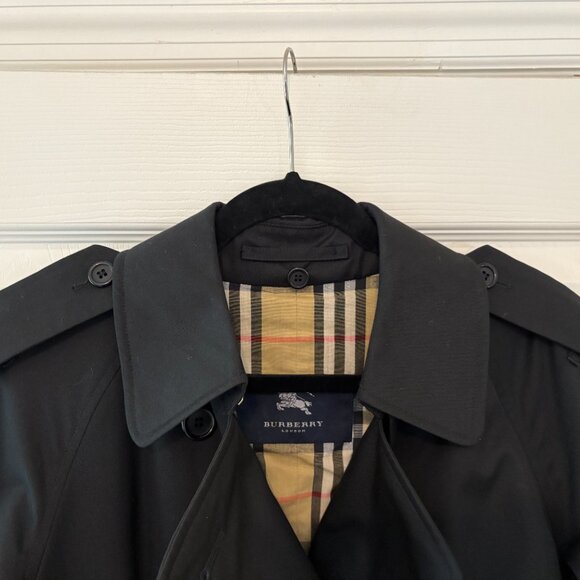 Classic Black Burberry Trench Coat NEVER WORN with wool liner and collar. - Picture 6 of 9